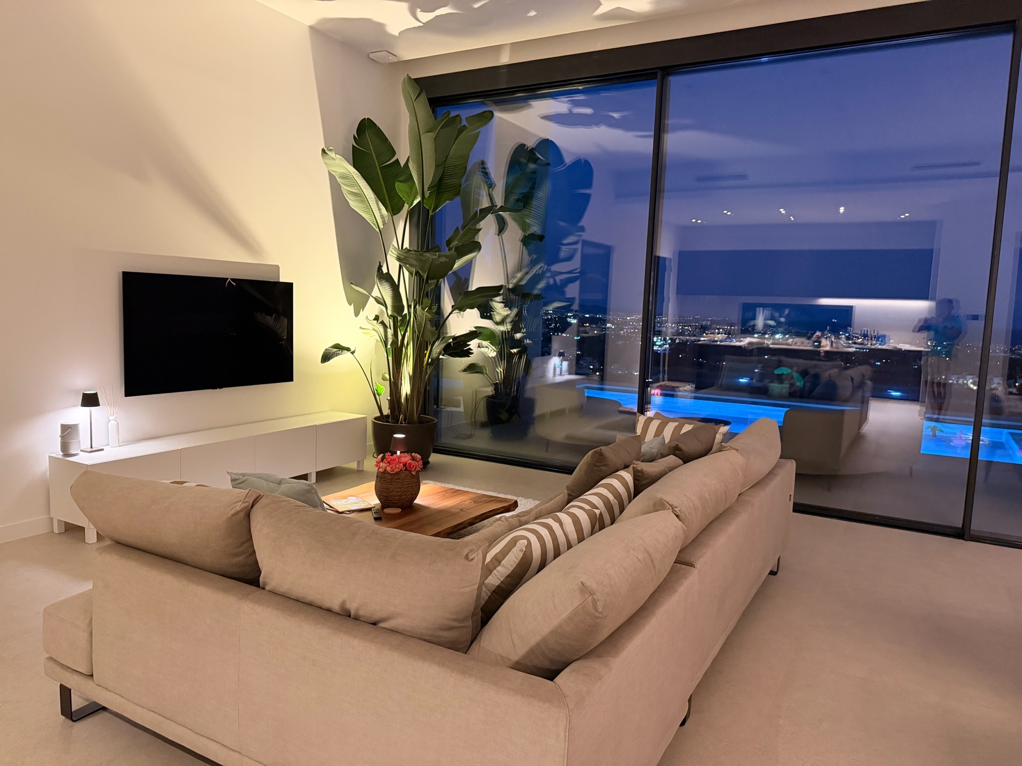 Villa Infinita interior and outdoor living